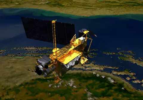 Pericol de moarte! Vezi cum poţi urmări traiectoria satelitului care cade azi!