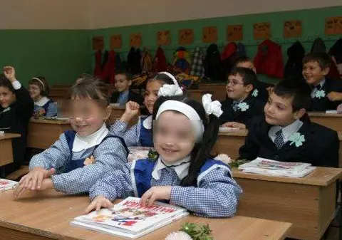 Elevii încep astăzi școala. Vezi ce schimbări îi așteaptă!