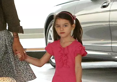 Foto | Suri Cruise se dă cu ruj pe buze