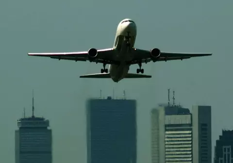 S-au făcut publice discuțiile dintre controlori și piloții avioanelor deturnate la 9/11