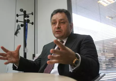 Vanghelie construieşte grădiniţe cu bani de la Elena Udrea