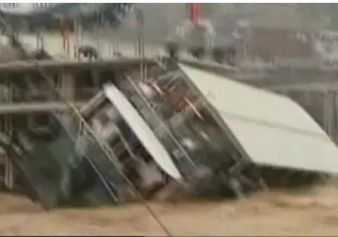 Video | Un vas-restaurant s-a scufundat în China