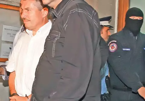 Cine urmează după Vasile Avram?