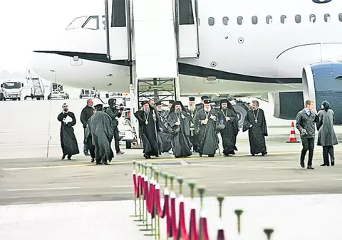 Sf. Andrei, adus cu avionul