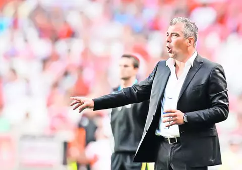 Maria, soţia lui Jorge Costa, antrenorul lui CFR Cluj, ar fi încasat-o şi a plecat acasă, în Portugalia, decisă să divorţeze