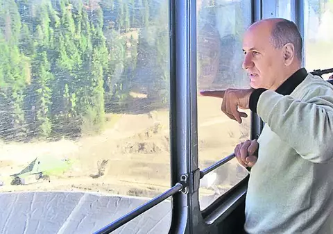 George Copos şi-a ales lacul în care va sări, din telecabină, dacă Rapidul ia titlul