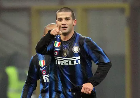 Citeşte o scrisoare pasională adresată lui Cristi Chivu!