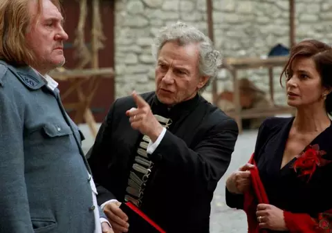 Harvey Keitel a devenit membru al Ordinului Cavalerilor Lup, la Târgu Mureş. Iată ce a suferit la iniţiere!