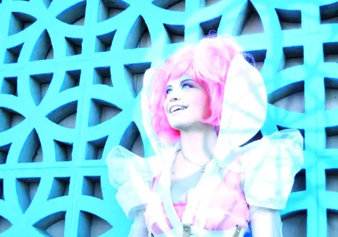 Primul videoclip 3D al Loredanei a câştigat premiul cel mare la  Festivalul de Muzică şi Film 3D de la Los Angeles