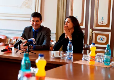 Ramona Bădescu duce “romanţa” peste hotare