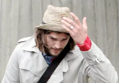 Ashton Kutcher va avea un copil cu amanta Sara Leal?