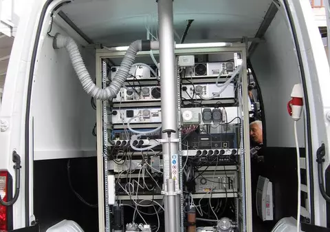 Foto | Harta otrăvurilor din aerul bucureştean va fi realizată cu acest autolaborator