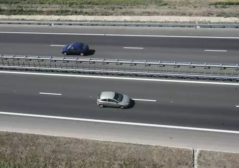 Vreţi să circulaţi cu maşina pe autostradă? Trebuie să plătiţi