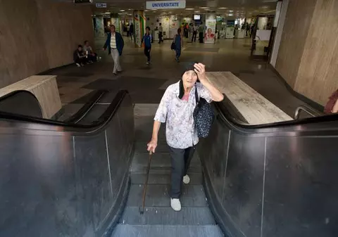 Când reparaţi scările de la Piaţa Universităţii? 