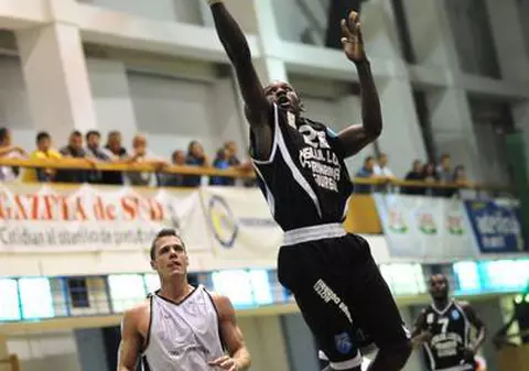 Principalul suspect al omorului căruia i-a căzut victimă baschetbalistul american recunoaşte că a lovit victima