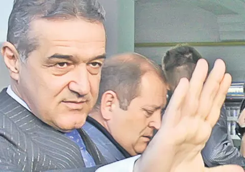 Gigi Becali va avea costum cu fir de aur pur