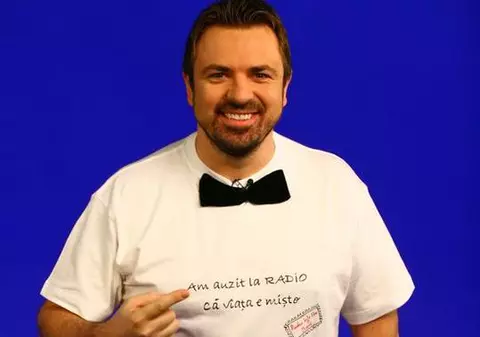 Horia Brenciu nu poate trăi fără... muzicuţa la care cântă frecvent