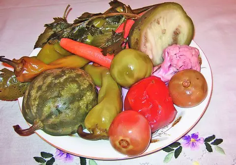 SFATURI de la Doctor Menci: CUM SĂ PUI MURĂTURI BUNE şi SĂNĂTOASE