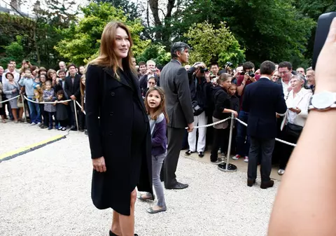 Carla Bruni Sarkozy, la spital. Mai are un pic şi naşte!