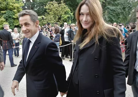 Nicolas Sarkozy a ajuns miercuri înainte de miezul nopţii la maternitate, să-şi vadă fetiţa