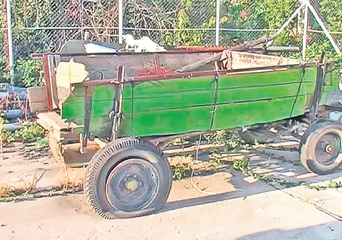 Primăria din Arad scoate bani FRUMOŞI de pe urma rablelor adunate de pe străzi: au vândut şi căruţa la licitaţie!