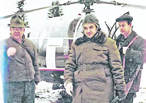 Foto inedit | Ce căciulă avea «nea Nicu» când mergea la vânătoare!