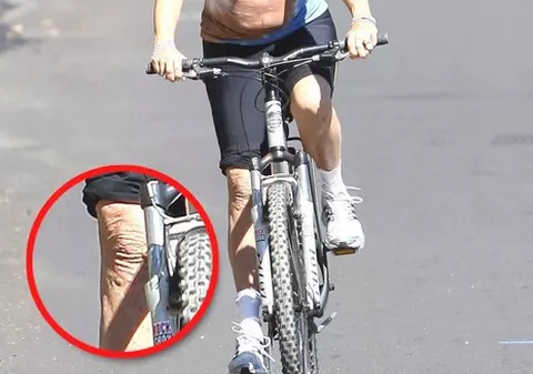 Foto | Ghici cărei super-vedete îi atârnă pielea pe ea!