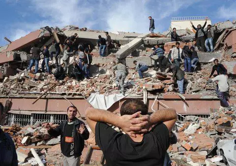 Un nou bilanţ al cutremurului din Turcia: 523 de morţi, 1.650 de răniţi