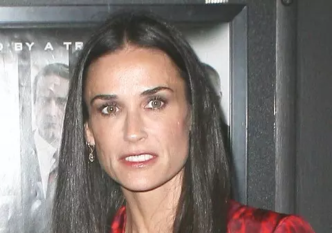 Foto | Demi Moore, îmbătrânită şi îngândurată la premiera unui film