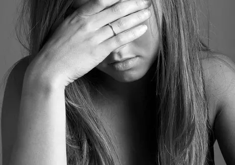 Adela vă sfătuiește în sex și iubire. ”E posibil să mă fi culcat cu tatăl meu?”