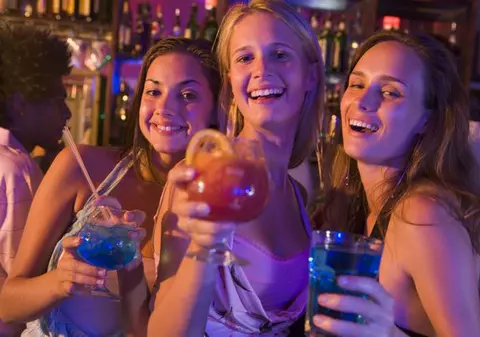 Alcoolorexia, un fenomen îngrijorător în rândul tinerelor din SUA