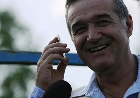 Clubul Sportiv al Armatei Steaua îl "desfiinţează" pe Becali 