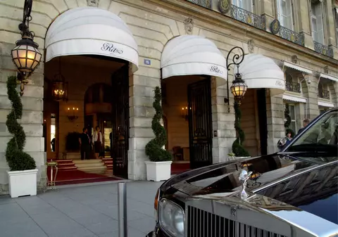 Legendarul hotel Ritz din Paris se închide