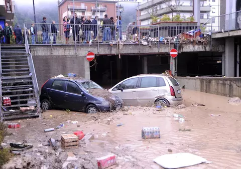 UPDATE: Un român a murit şi un altul a fost dat dispărut, în urma inundaţiilor din Italia