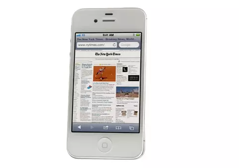 În loc de iPhone 5 s-a lansat iPhone 4S | Vezi principalele diferențe!