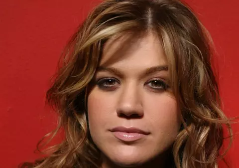 Kelly Clarkson, despre Adele: "Vreau s-o pocnesc peste faţă"