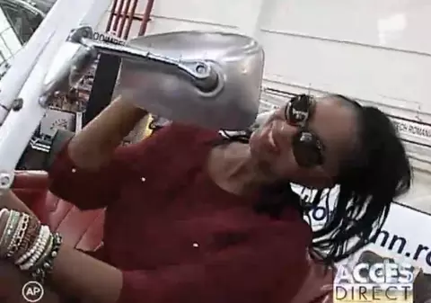 Laurette nu prea le are cu matematica: "58+4=64"