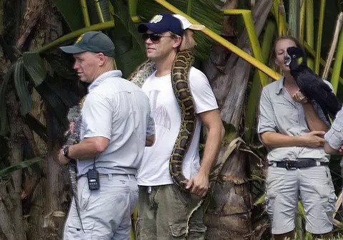 Foto | Leonardo DiCaprio s-a împrietenit cu un șarpe la zoo
