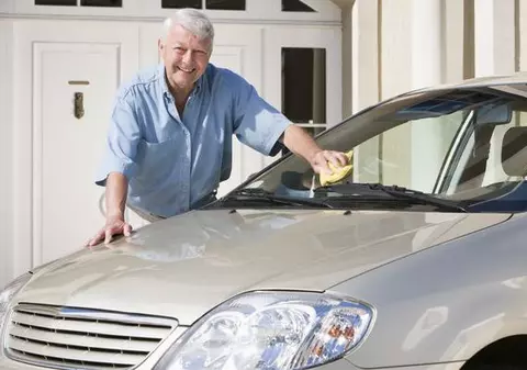 Bărbaţii care îşi iubesc maşinile sunt mult mai agresivi în trafic