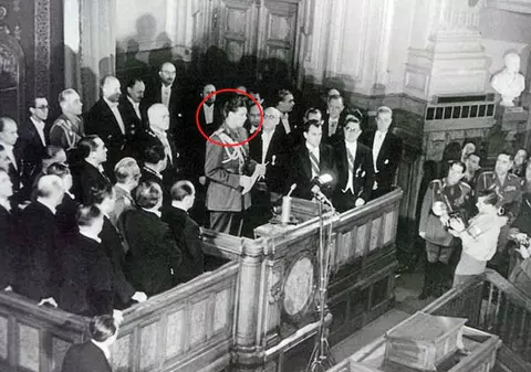 Foto | Uite cum a vorbit în Parlament Regele Mihai I al României, în 1946