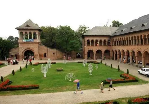 Haideţi la Palatul Mogoşoaia, pentru un recital de muzică clasică