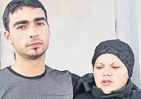 Medicul acuzat că a strivit capul unui prunc la naştere continuă să profeseze! Părinţii sunt furioşi: "Nu ne lăsăm până nu va fi pedepsit"