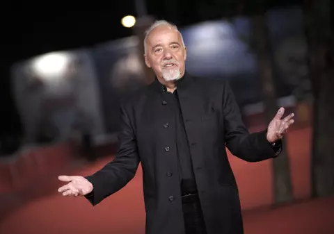 Gigi Becali, Adi Mutu, fiţi pe fază! Un nou roman de Paulo Coelho se va lansa în România
