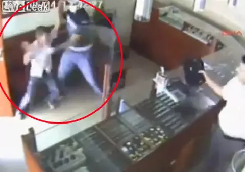 Video | Cel mai tare puşti din lume: La 12 ani, a oprit un jaf armat