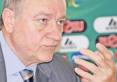 Problemele arbitrajului românesc, semnalate din 1999, dar nici azi preşedintele FRF nu a putut să găsească soluţii. «Naşule», mai durează mult curăţenia?