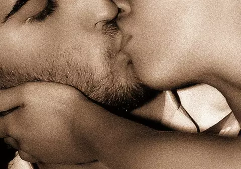 Care ţi se pare cel mai incitant sărut? Vezi pozele şi votează!