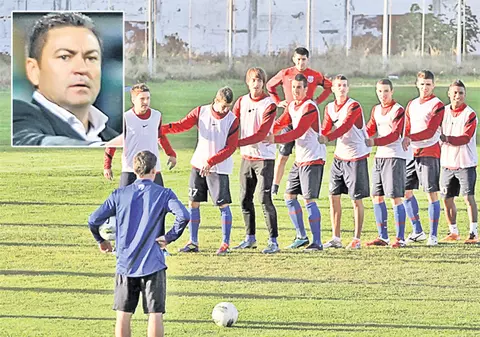 Antrenorul Stelei, Ilie Stan, îşi aleargă jucătorii în cantonamentul de la Săcele: "Îi pun pe picioare!"