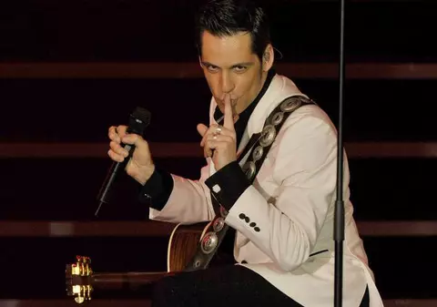 Ștefan Bănică, săbătorit cu fanii de ziua lui. Vezi ce cadouri a primit!