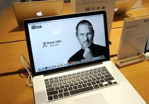 Steve Jobs a fost înmormântat, în cadrul unei ceremonii private