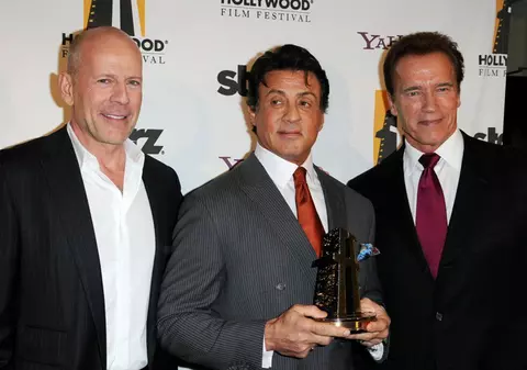 Ce credeţi că fac cei mai mari eroi de acţiune la 60 de ani? Încă un film...